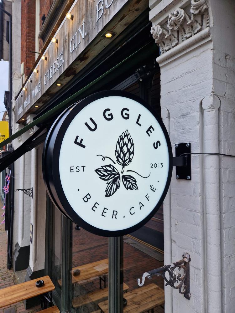 Weald Signs Illuminated Projecting Sign